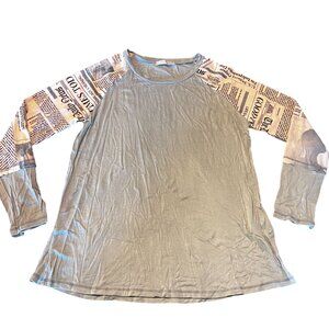 womens Newspaper Print Sleeve Raglan Top By Veveret Light Blue NWOT‎